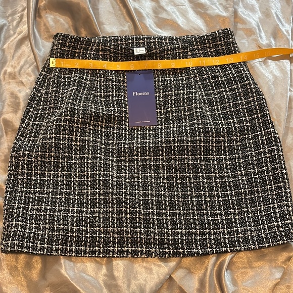 FLOERNS MINI SKIRT TWEED. Right side zip up - Picture 4 of 5